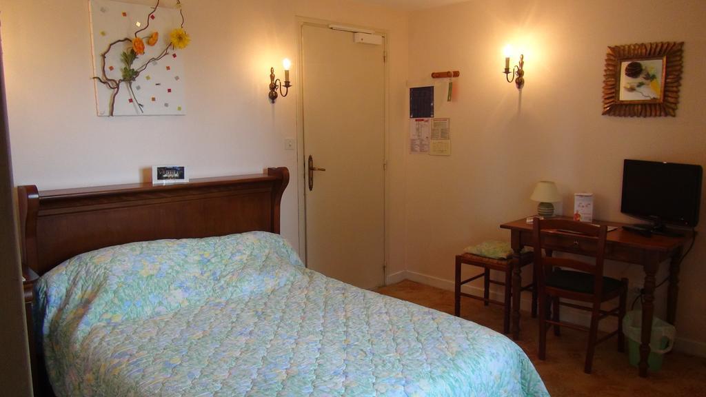 Hotel Le Clos Du Montvinage Etreaupont Room photo
