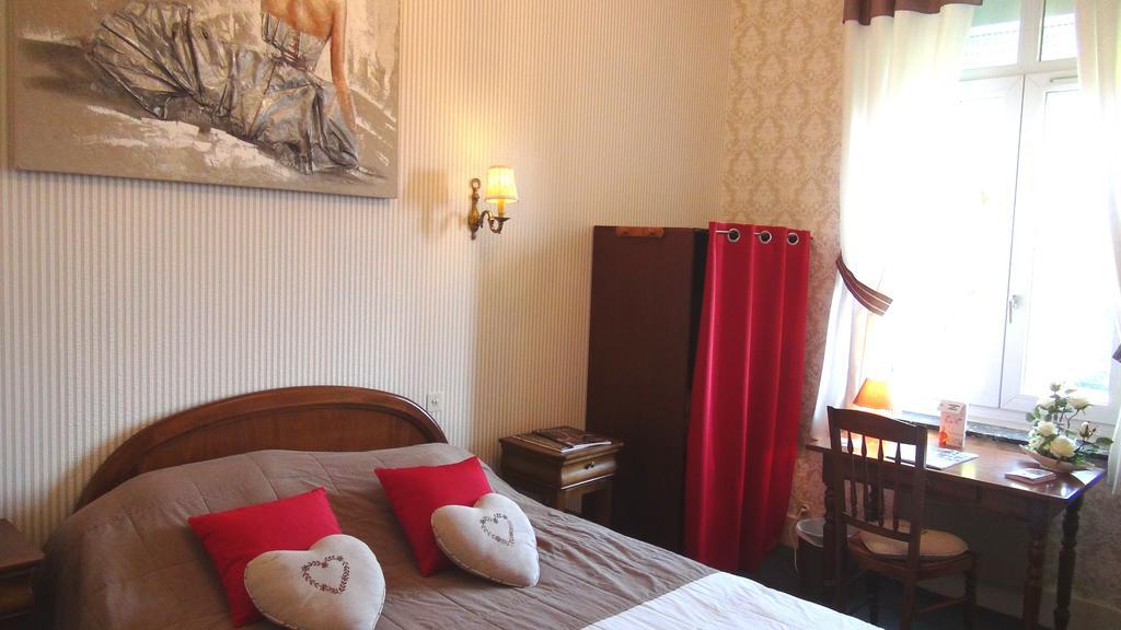 Hotel Le Clos Du Montvinage Etreaupont Room photo