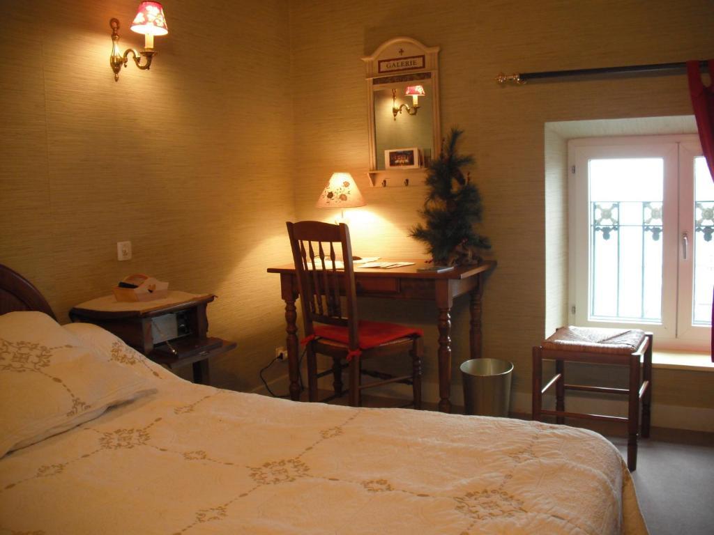 Hotel Le Clos Du Montvinage Etreaupont Room photo