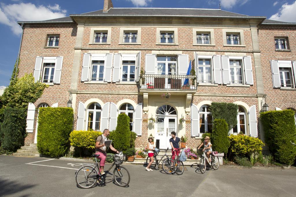 Hotel Le Clos Du Montvinage Etreaupont Exterior photo