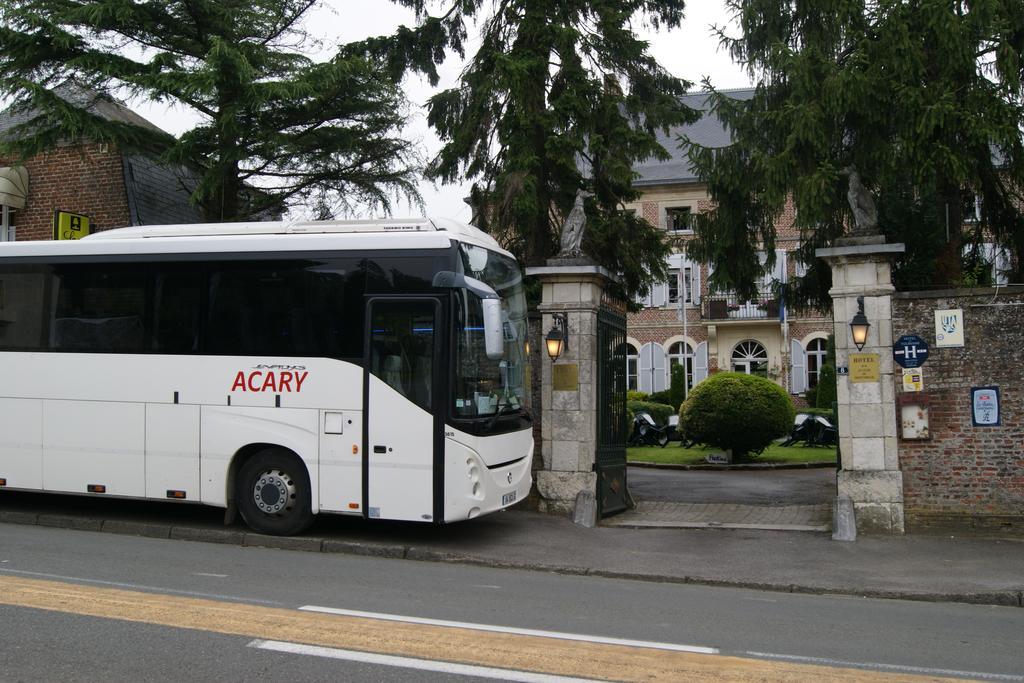 Hotel Le Clos Du Montvinage Etreaupont Exterior photo